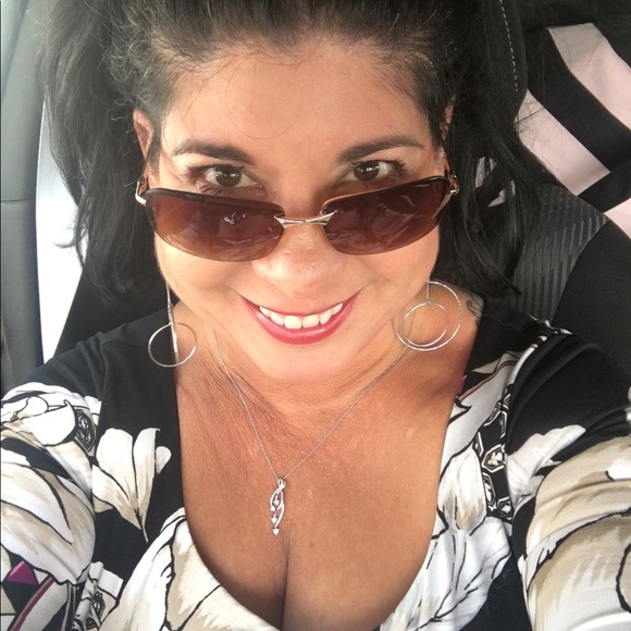 Meet your Posher, Diane - Picture 1 of 1